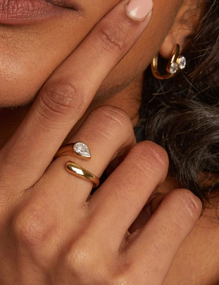 How to Style Simple Gold Earrings for Everyday Wear