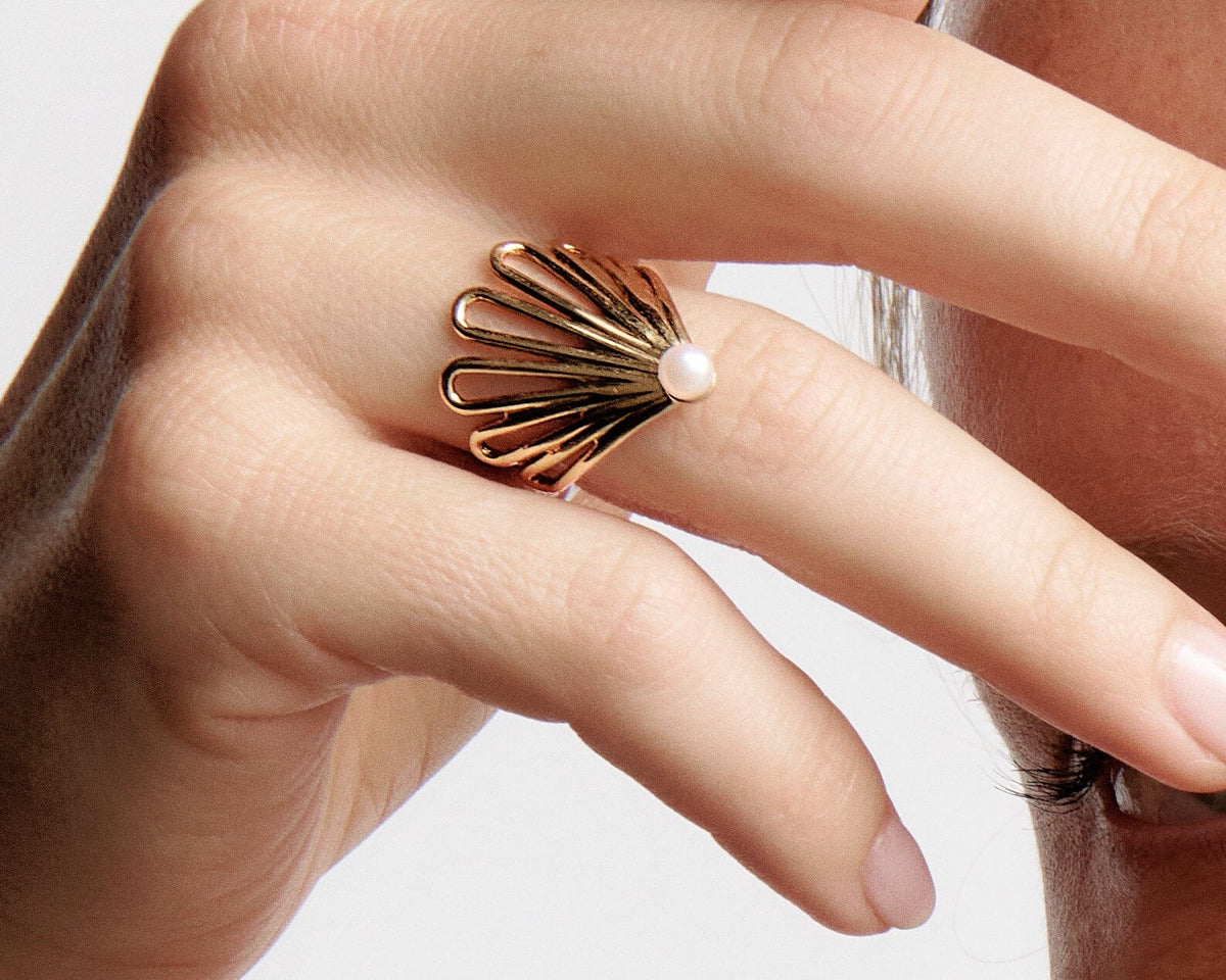 Deco Fan Pearl Ring