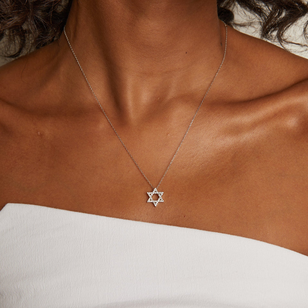 【AVARON】One Diamond Star Necklace k18 Diamond Star Necklace 1/10 ct tw 10K Yellow Gold 18