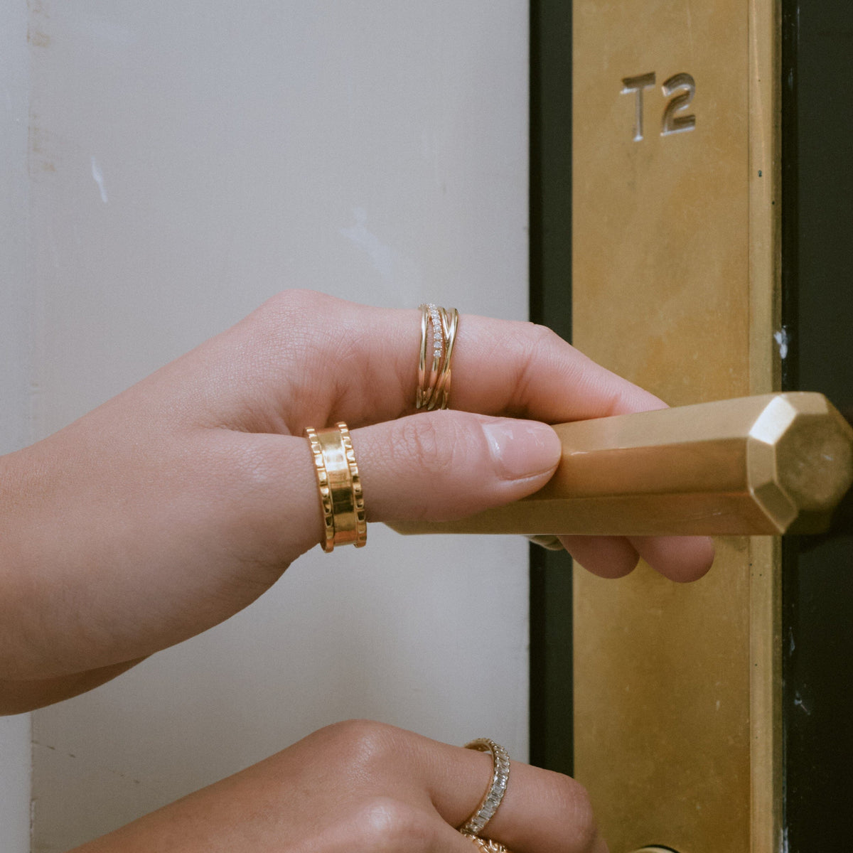 Crossover Ring