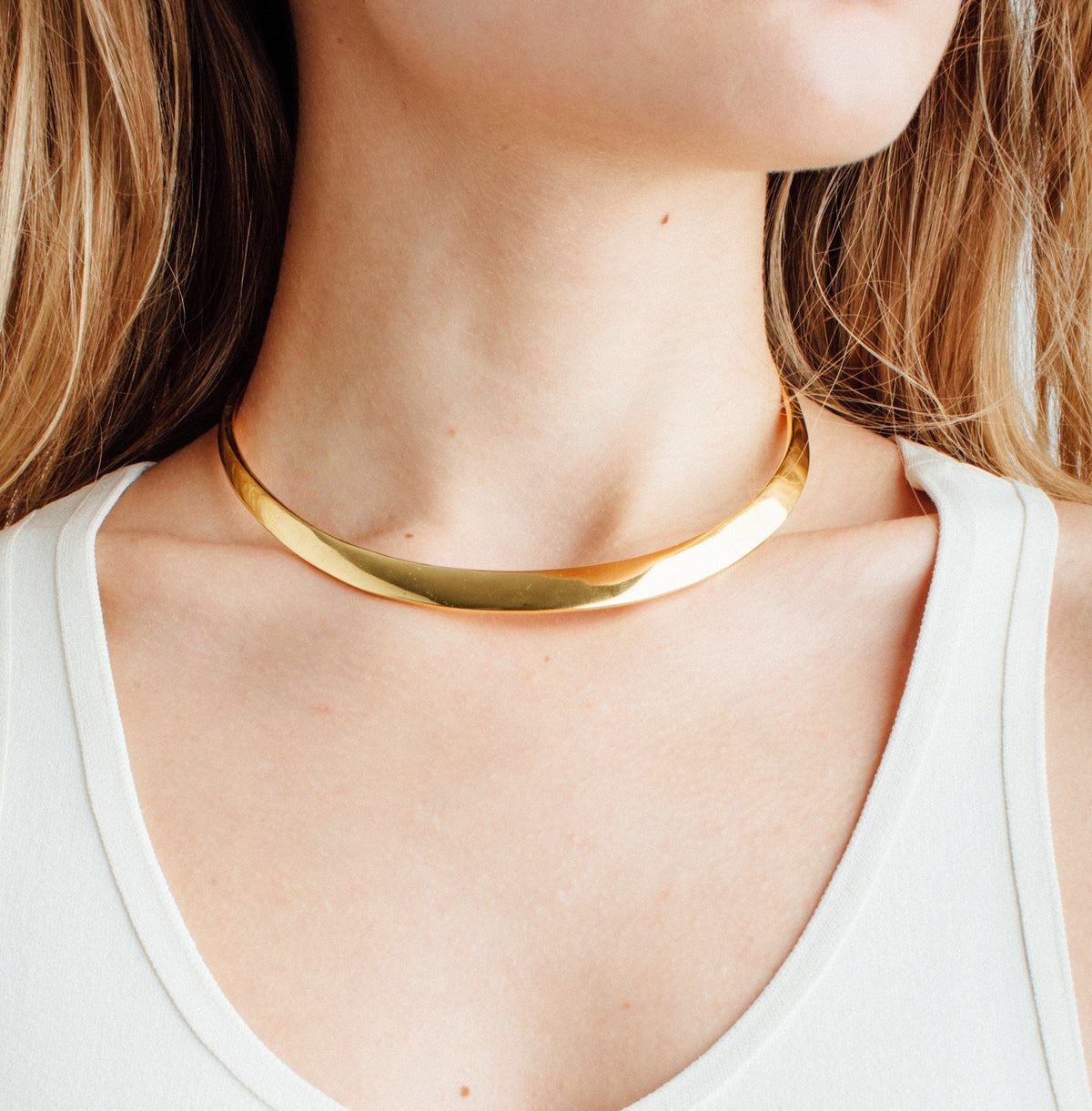 Collar Necklace   Model
