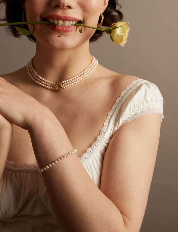 Aurate x Marilyn Monroe: Gold Knot Pearl Bracelet