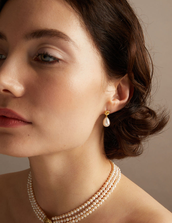 Aurate x Marilyn Monroe: Gold Knot Pearl Drop Earrings