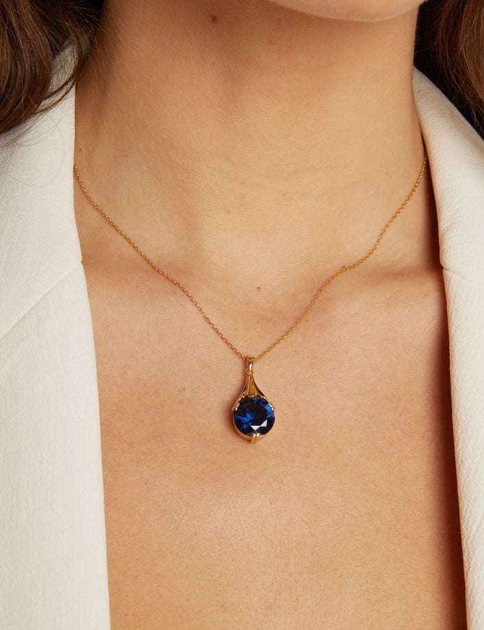The Oma Lab Grown Blue Sapphire Necklace 