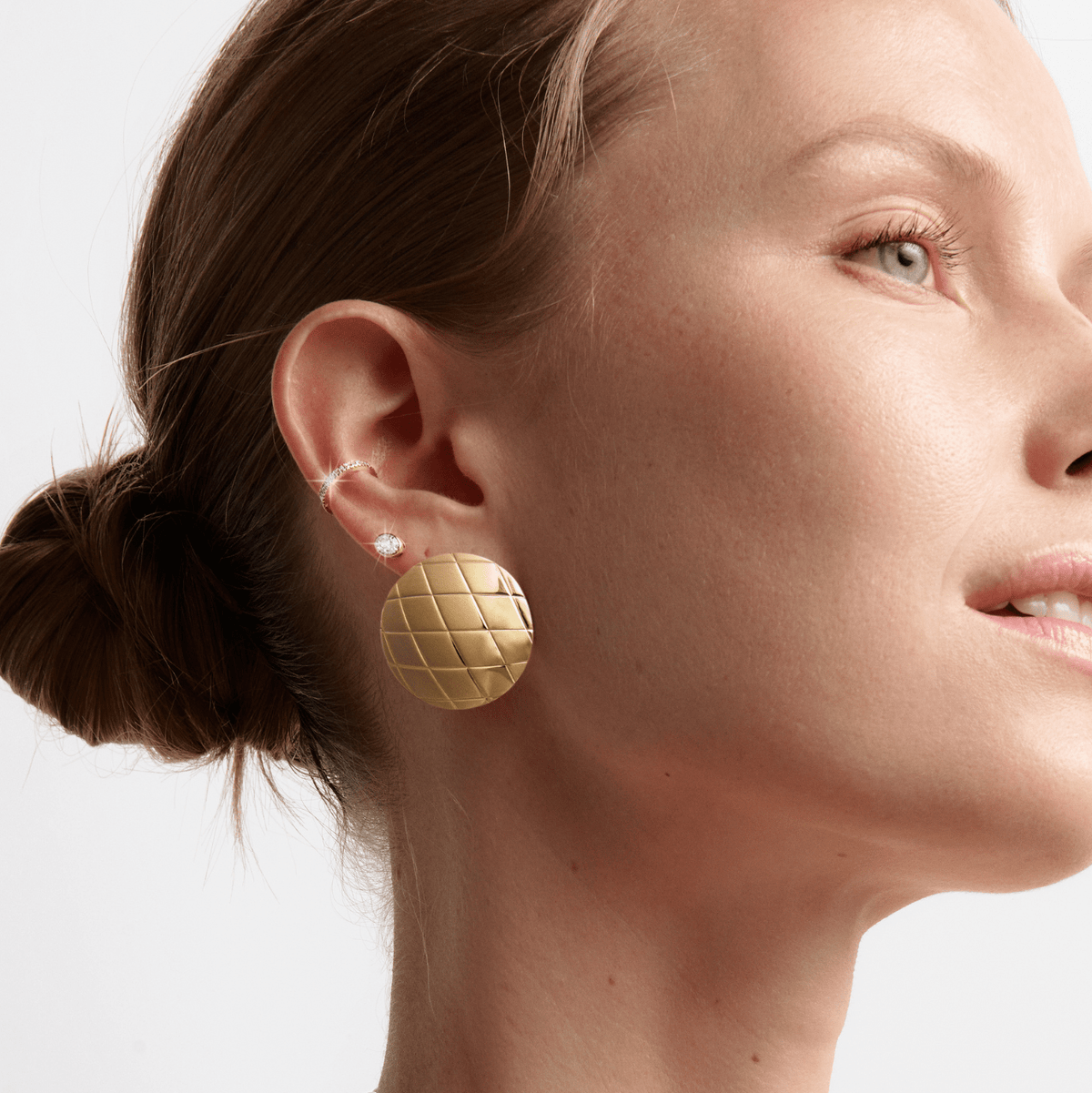 Button 2025 earrings gold