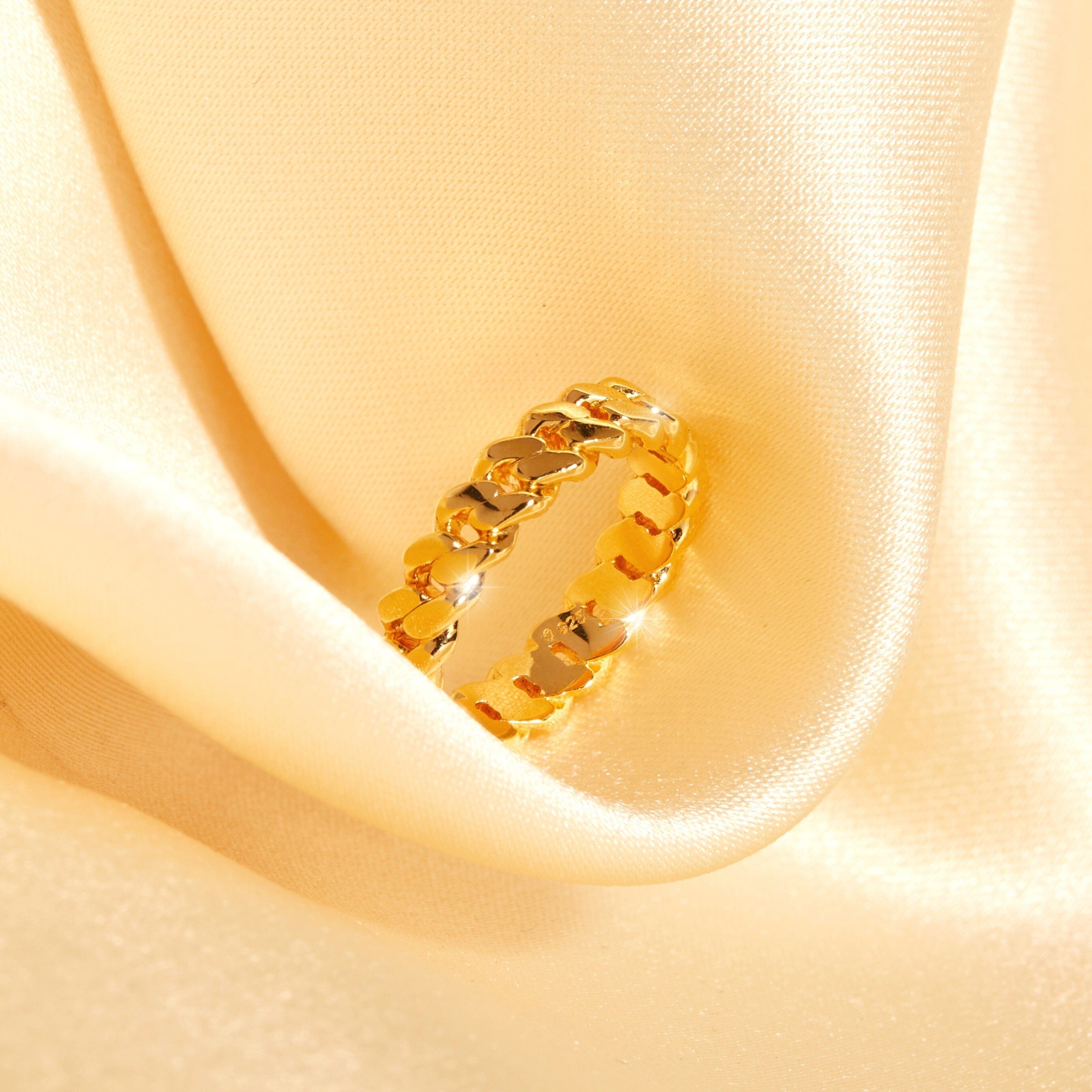 Love Me Knot Ring in Yellow, Rose or White Gold