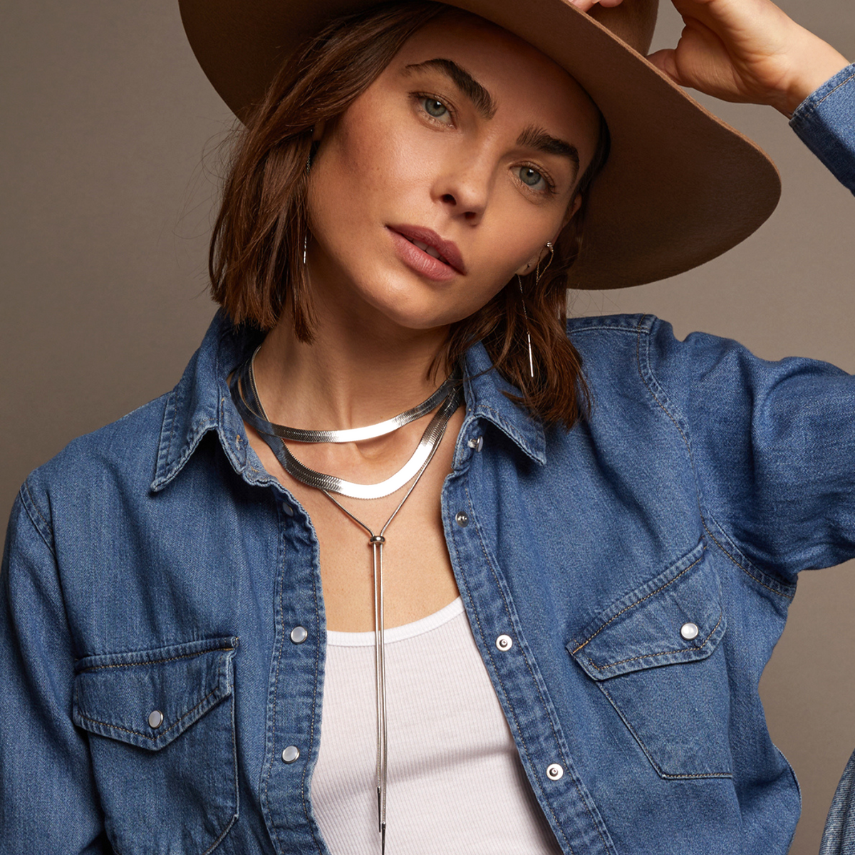 Aurate x Frye: Bold Herringbone Necklace