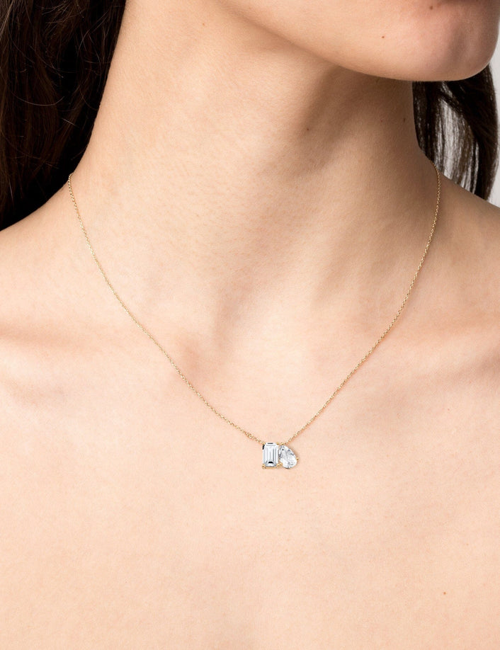 Model. Gold necklace with a pendant on a person