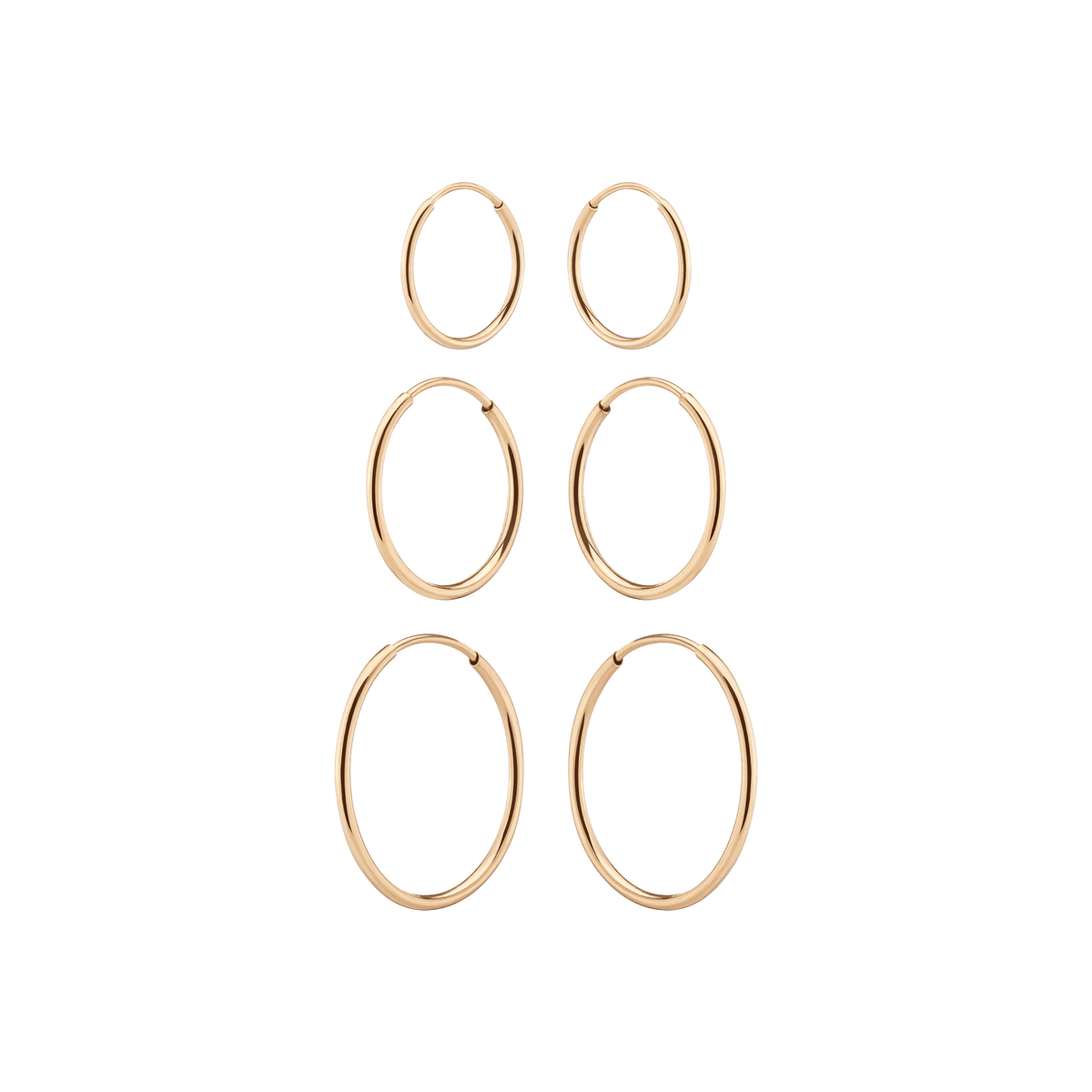 New hoops for the summer? Yes please! 🙌 . . . #goldhoops #hoopearrings  #goldhoopearrings #summerjewelry #waterproofjewelry #smallhoops…