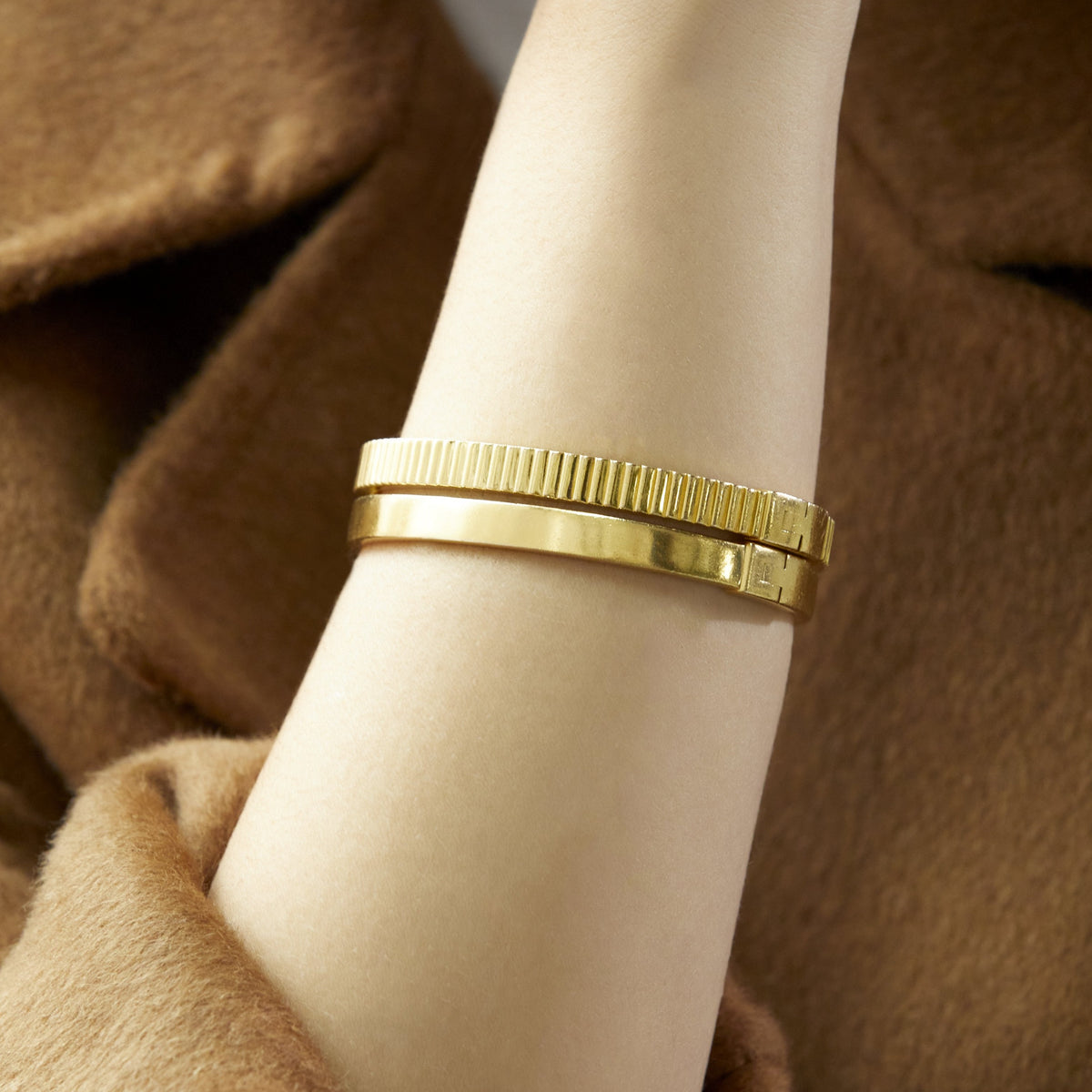 Classic Gold Hinged Bracelet