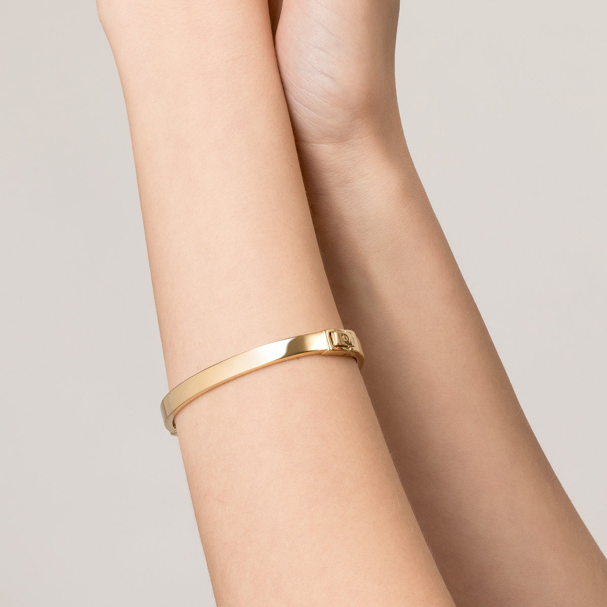 Classic Gold Hinged Bracelet