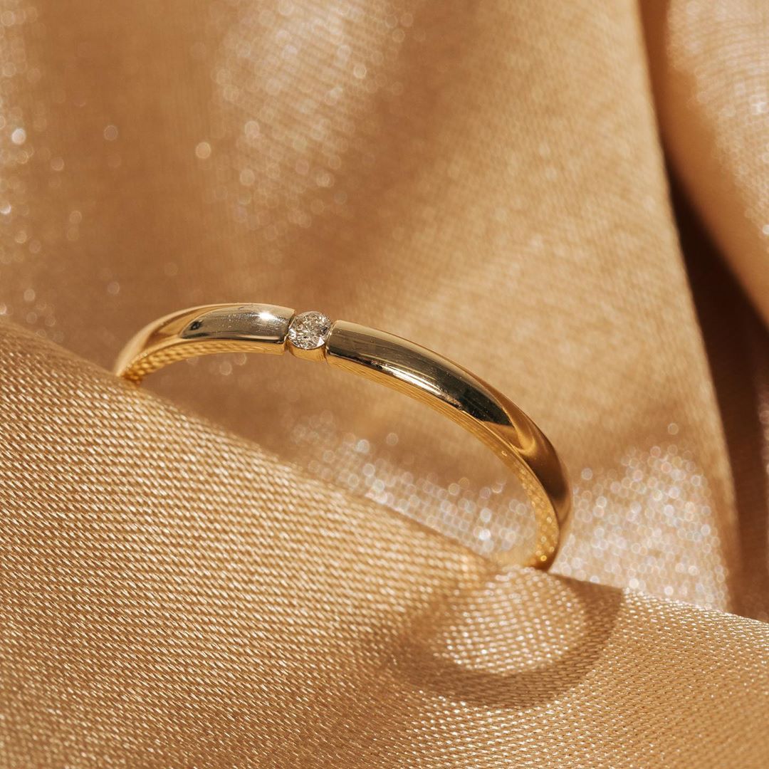Diamond Tension Ring Flatlay Model